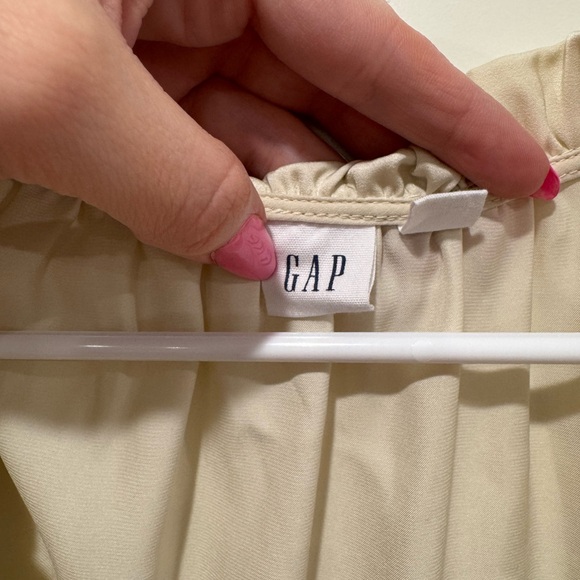 GAP Cream Ruffle V-Neck Blouse - Picture 2 of 5
